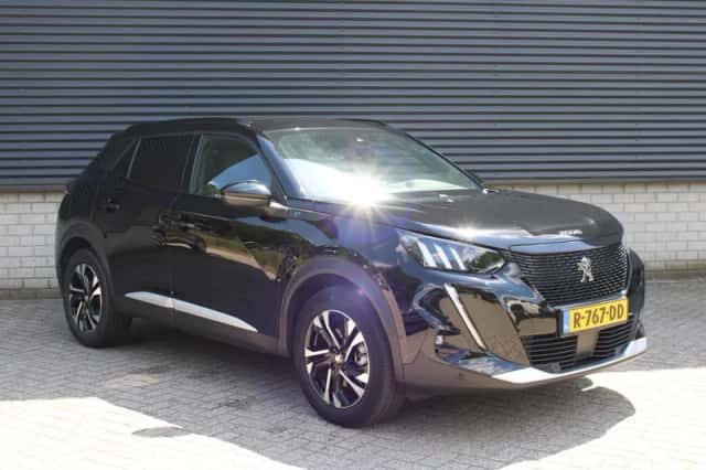 Peugeot e-2008 (2022) thumbnail 5