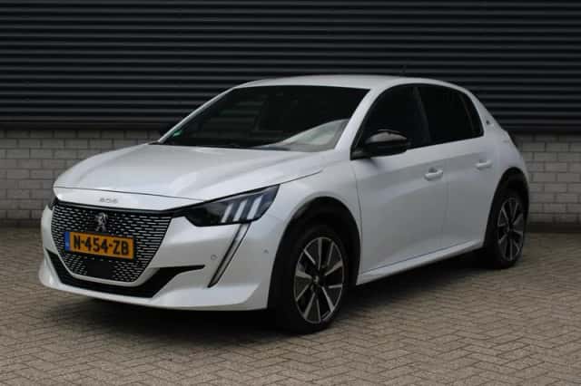 Peugeot e-208 (2022) thumbnail 2