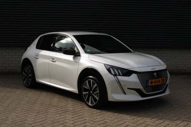 Peugeot e-208 (2022) thumbnail 4