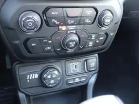 Jeep Renegade (2025) thumbnail 21