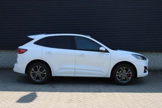 Ford Kuga (2022) thumbnail 5