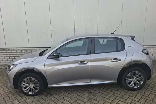 Peugeot e-208 (2023) thumbnail 4