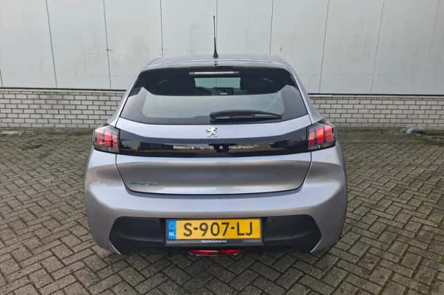 Peugeot e-208 (2023) thumbnail 6