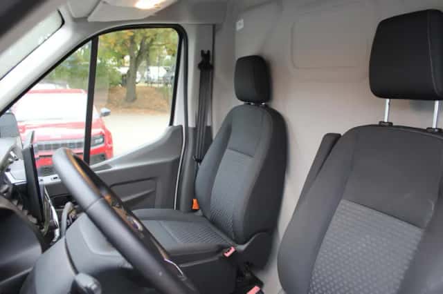 Ford Transit (2024) thumbnail 5