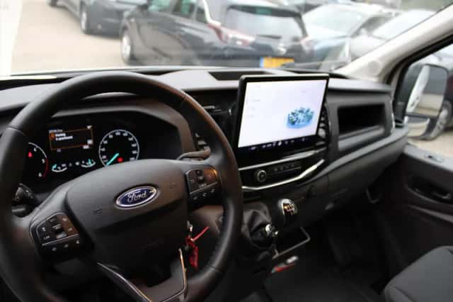 Ford Transit (2024) thumbnail 6