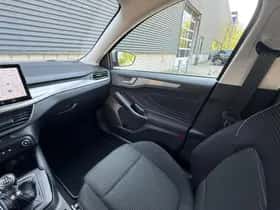 Ford Focus (2022) thumbnail 16