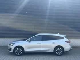 Ford Focus (2022) thumbnail 5
