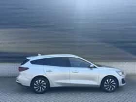 Ford Focus (2022) thumbnail 8