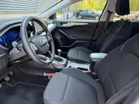 Ford Focus (2022) thumbnail 10