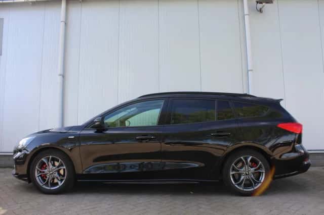 Ford Focus (2021) thumbnail 3