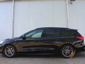 Ford Focus (2021) thumbnail 3