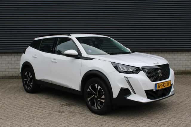 Peugeot 2008 (2021) thumbnail 4