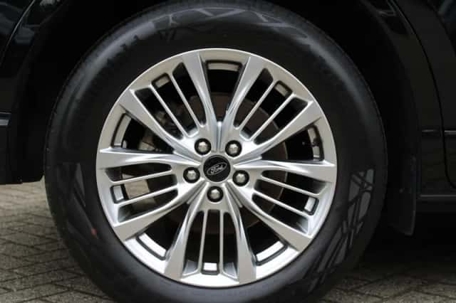 Ford Kuga (2022) thumbnail 6