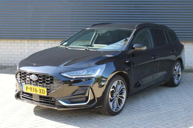 Ford Focus (2022) thumbnail 2