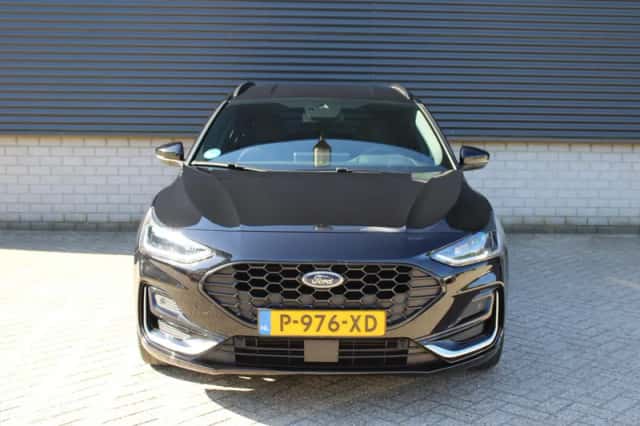 Ford Focus (2022) thumbnail 3