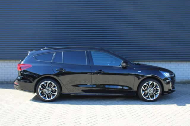 Ford Focus (2022) thumbnail 5
