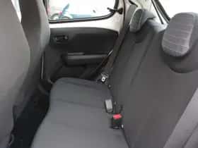 Peugeot 108 (2021) thumbnail 16