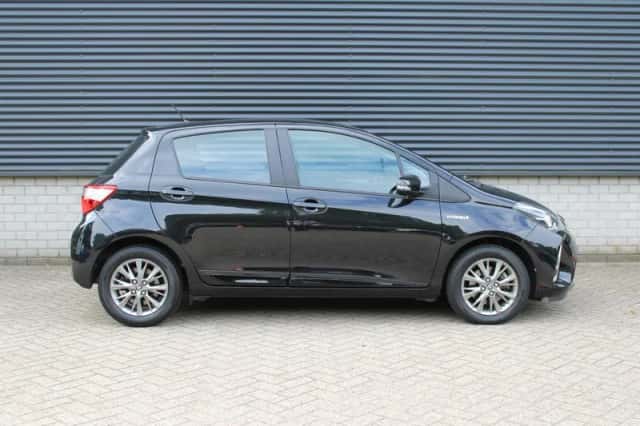 Toyota Yaris (2018) thumbnail 5