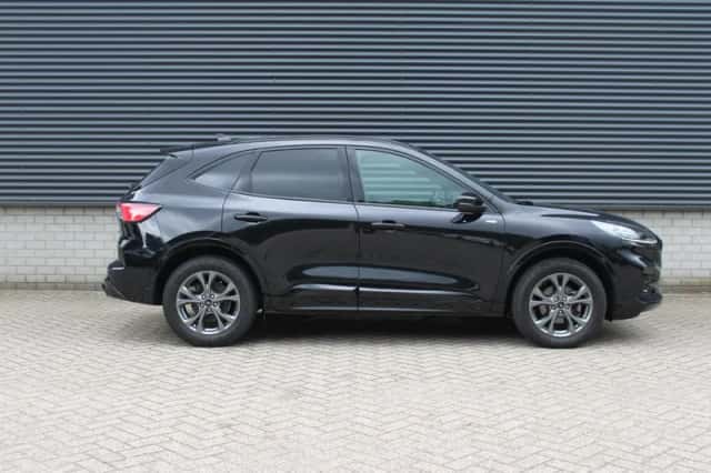 Ford Kuga (2023) thumbnail 5