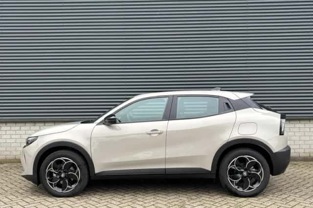 Alfa Romeo Junior (2025) thumbnail 3