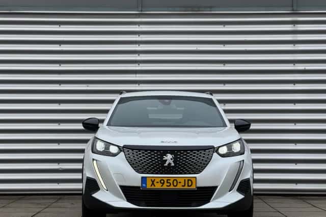 Peugeot 2008 (2023) thumbnail 2
