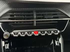 Peugeot 2008 (2023) thumbnail 17