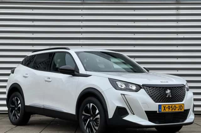 Peugeot 2008 (2023) thumbnail 3