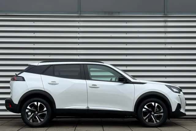 Peugeot 2008 (2023) thumbnail 4