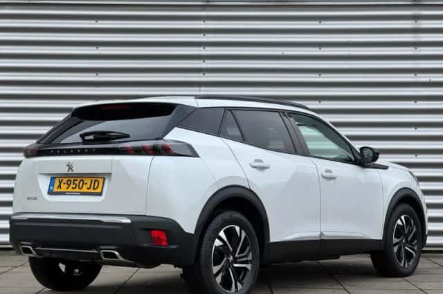 Peugeot 2008 (2023) thumbnail 5