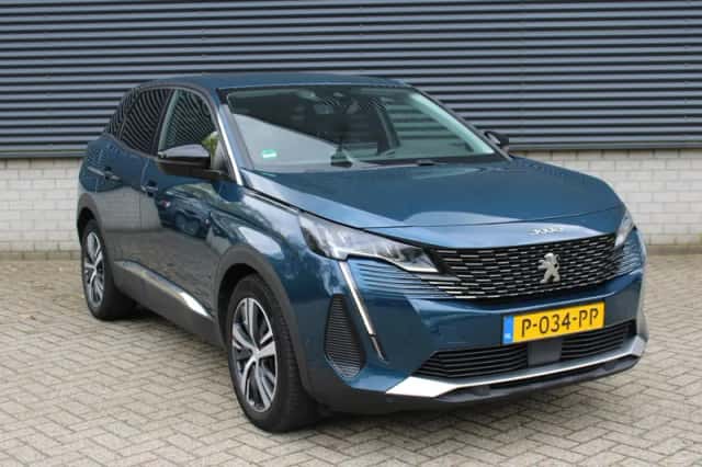 Peugeot 3008 (2022) thumbnail 3