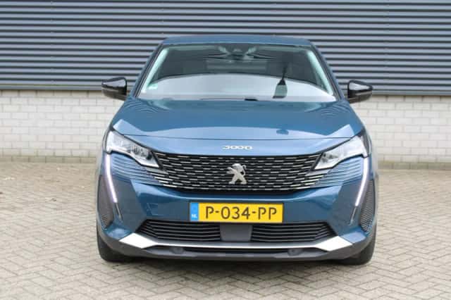 Peugeot 3008 (2022) thumbnail 4