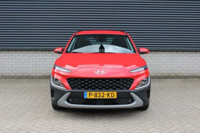 Hyundai Kona (2022) thumbnail 3