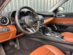 Alfa Romeo Giulia (2020) thumbnail 11