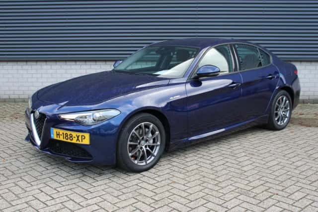 Alfa Romeo Giulia (2020) thumbnail 3