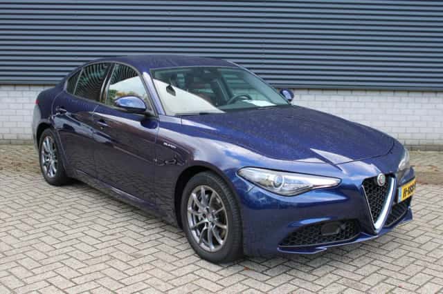 Alfa Romeo Giulia (2020) thumbnail 5