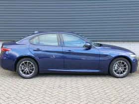 Alfa Romeo Giulia (2020) thumbnail 5