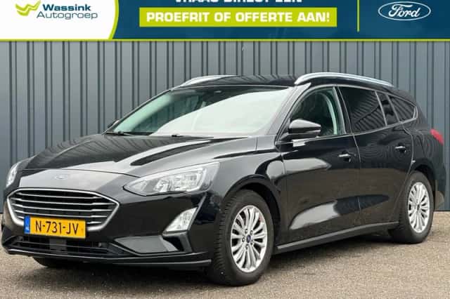 Ford Focus (2021) thumbnail 1