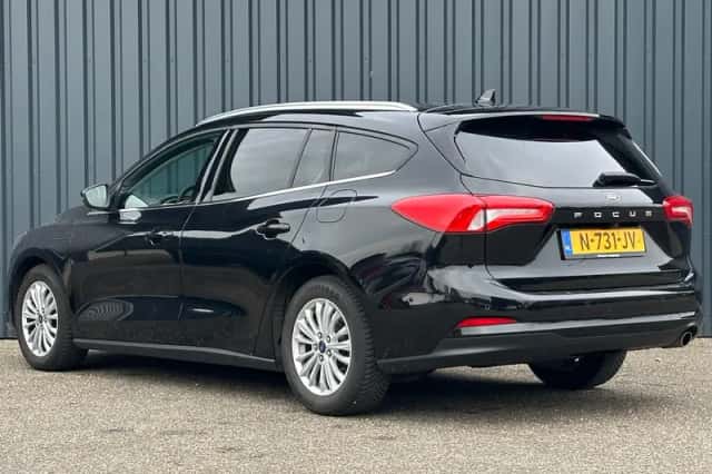 Ford Focus (2021) thumbnail 3