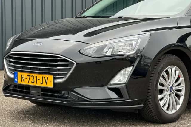Ford Focus (2021) thumbnail 6