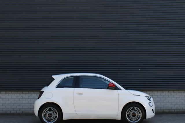 Fiat 500 (2025) thumbnail 4