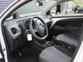 Peugeot 108 (2021) thumbnail 16