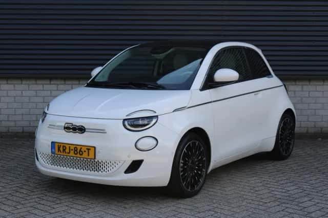 Fiat 500 (2024) thumbnail 2