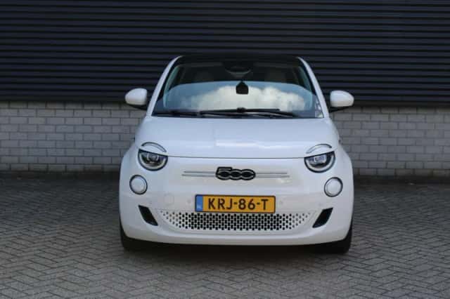 Fiat 500 (2024) thumbnail 3