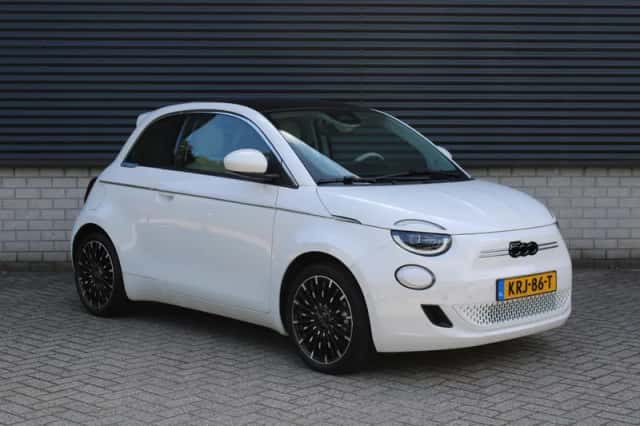 Fiat 500 (2024) thumbnail 4