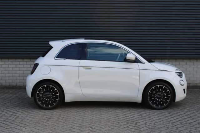 Fiat 500 (2024) thumbnail 5