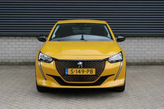 Peugeot e-208 (2023) thumbnail 3