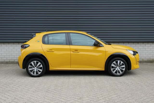 Peugeot e-208 (2023) thumbnail 5