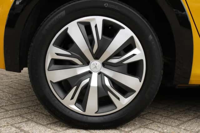 Peugeot e-208 (2023) thumbnail 6