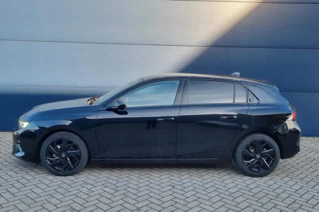 Opel Astra (2022) thumbnail 2