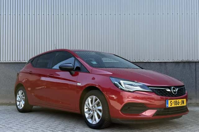 Opel Astra (2021) thumbnail 3